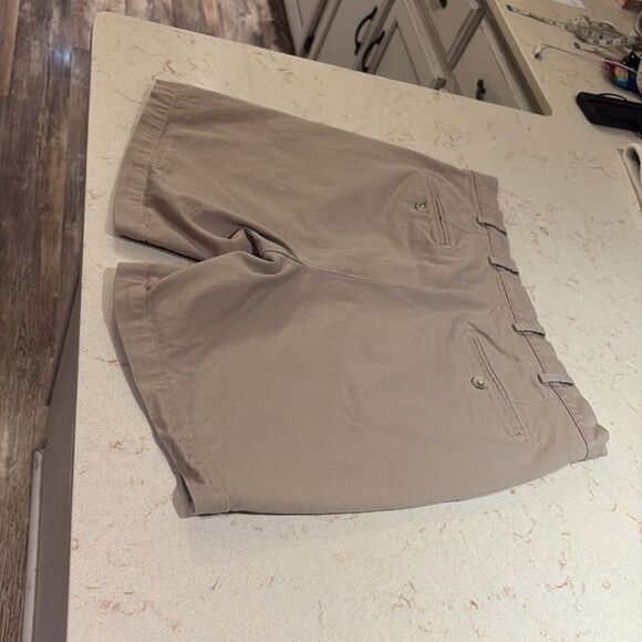 Peter Millar Tan Flat Front Shorts Pima cotton SZ 34 - Picture 3 of 5